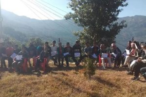 आठराई–मैवाखोला सडकको सर्भे फेरिएको भन्दै धर्ना