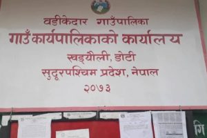 विपन्न परिवारलाई सोलार बत्ती वितरण