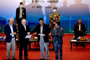 सरकार र नेकपाबीचको सहमतिमा हस्ताक्षर