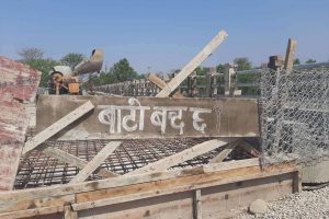 पुल निर्माण अलपत्रः स्थानीयवासी आक्रोशित