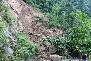 अवरुद्ध सिद्धार्थ राजमार्ग चालु