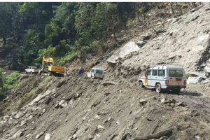 डुम्रे बेंसीसहर चामे सडक योजना अलपत्र पार्ने निर्माण कम्पनीसँग ठेक्का तोड्ने तयारी