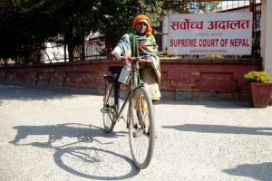 न्याय पाउने आसमा महिनौ बिच्छे बर्दियादेखि काठमाडौसम्म साइकलको भरमा यात्रा
