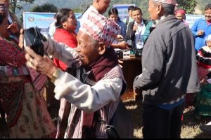रेडियो र बाजेको नाच
