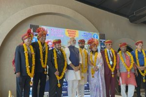 विश्व कीर्तिमानी डा.डीआर उपाध्यायलाई भारतको इन्दोरमा सम्मानित