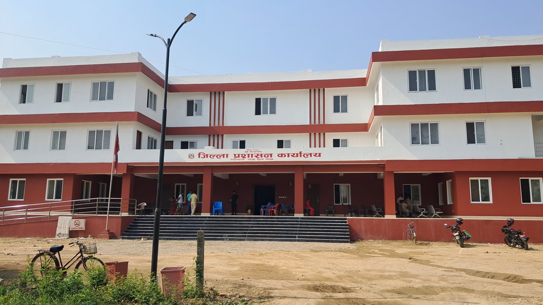 नवलपरासी प्रशासन कार्यालय आफ्नै भवनबाट सेवा सुरु