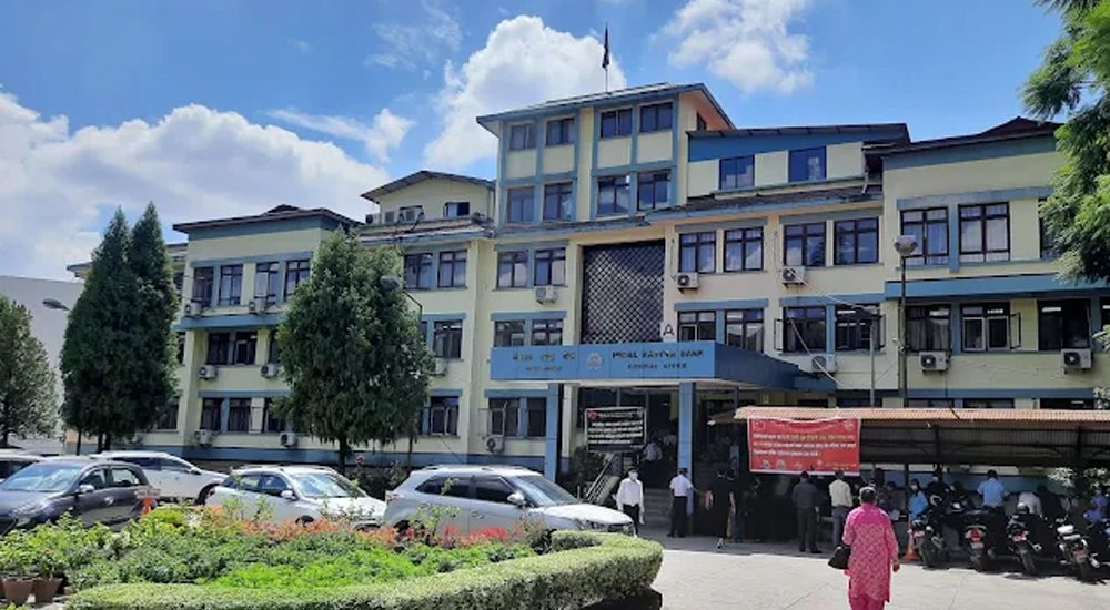 दुई मनीचेञ्जरको इजाजतपत्र रद्द