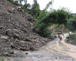 पहिरोले कान्तिराजपथ पूर्ण रूपमा अवरुद्ध, हेटौँडा–काठमाडौं आवागमन प्रभावित
