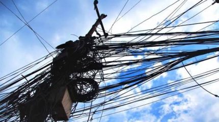 काठमाडौंमा अव्यवस्थित इन्टरनेट तथा दूरसञ्चारका तार व्यवस्थापन अभियान तीव्र