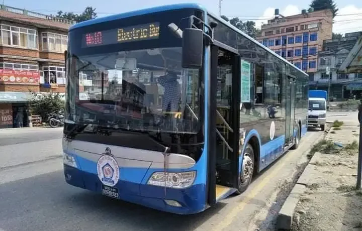 काठमाडौं चक्रपथमा १६ नयाँ विद्युतीय बस सञ्चालनमा