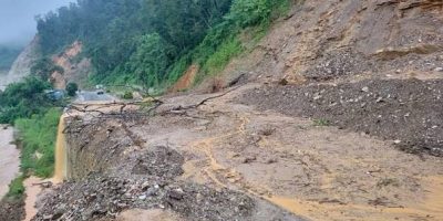 बाढी–पहिरोले बागमती र कोशीका सडकमा यातायात प्रभावित