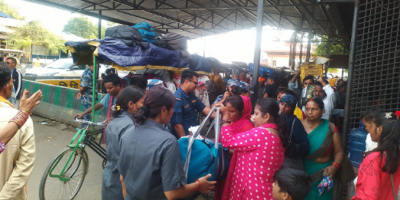 दसैँ मनाउन भारतबाट स्वदेश फर्किने नेपालीको जमुनाहा नाकामा चाप