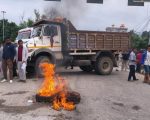 चुनढुंगा ढुवानी विवाद चर्कियो, कटारीमा टिपर तेर्स्याएर प्रदर्शन