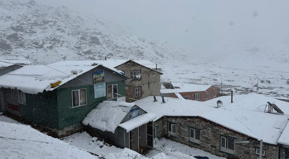 सोलुखुम्बुको दिङबुचेमा भारी हिमपात, पदयात्रामा नजान आग्रह