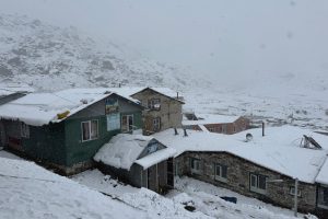 सोलुखुम्बुको दिङबुचेमा भारी हिमपात, पदयात्रामा नजान आग्रह